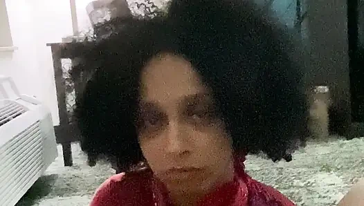 Slave Daddy'nin büyük yarağını okşuyor