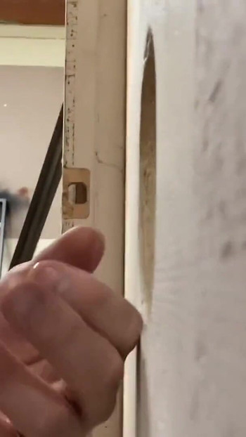 Ključni trenutak iz "Pušenje uzbuđenom tipu u Glory Holeu - CIJELI VIDEO"