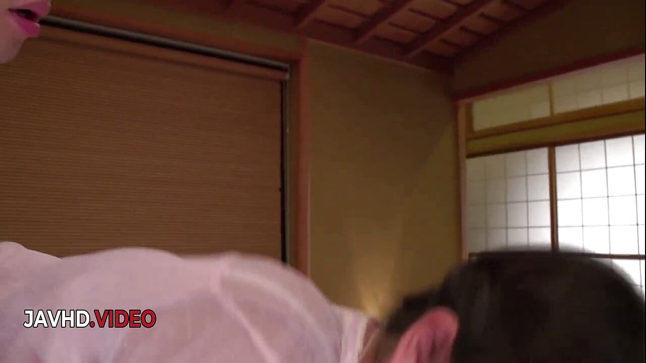 Zlobivá japonská manželka Risa Shimizu touží po hardcore XXX šukání po špinavém orálním sexu