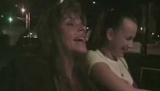 Versaute Taxifahrten: Heiße Lesbenbegegnung