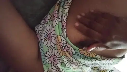 Remido si gadis hot dengan toket besar dan memek aduhai lagi asik dipuasin sama kontol raksasa