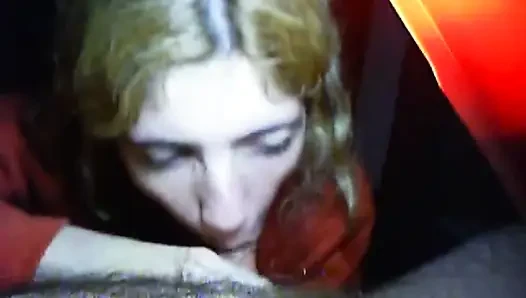 Teen ehefrau gibt blowjob und bekommt cumshot im mund und schluckt