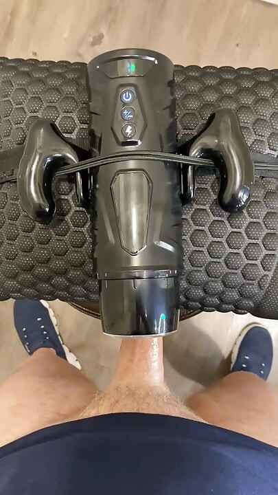 O jucărie mare a lui Stroker mă face să ejaculez de patru ori! Demo cu vedere la persoana 1