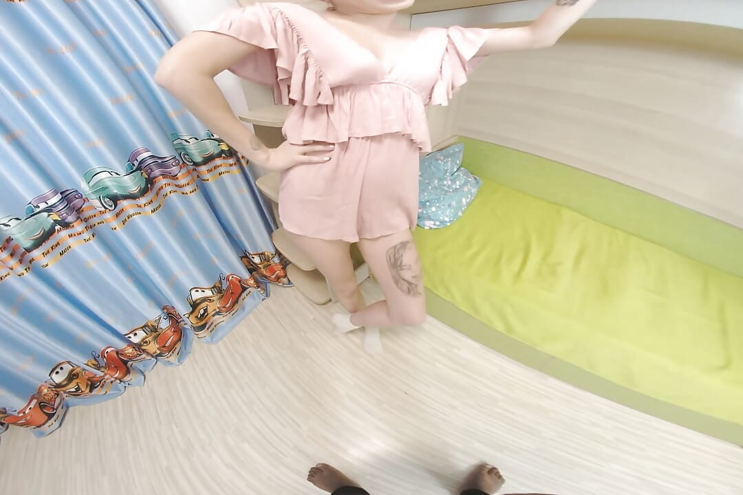 Russian model luna rishi teases and plays and sucks and fucks in vr