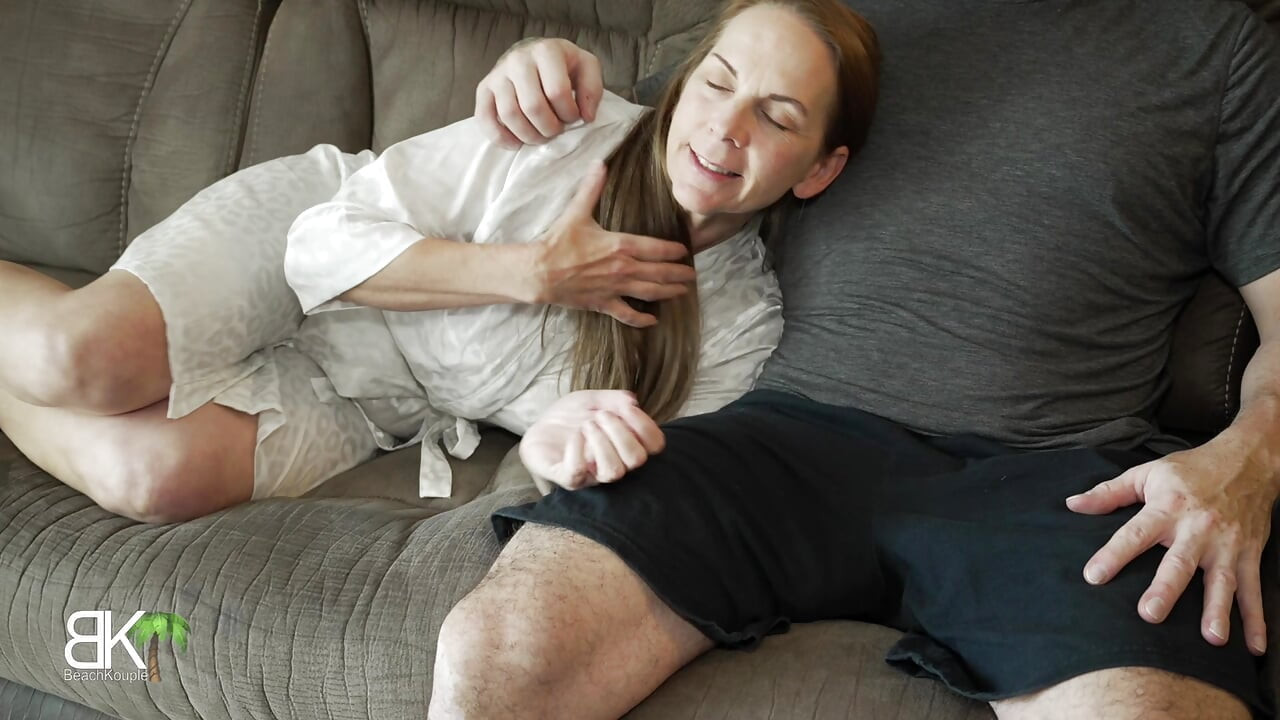 Mommy and Stepson Share a Couch! Aitsf230407