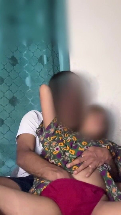 "लड़की अपनी चूत में उंगली रगड़ती है और उसका लंड चूसती है" से यादगार पल"