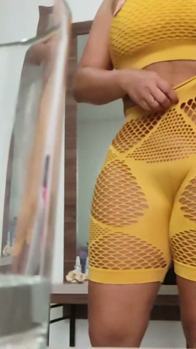 teen changing clothes | Clip 1