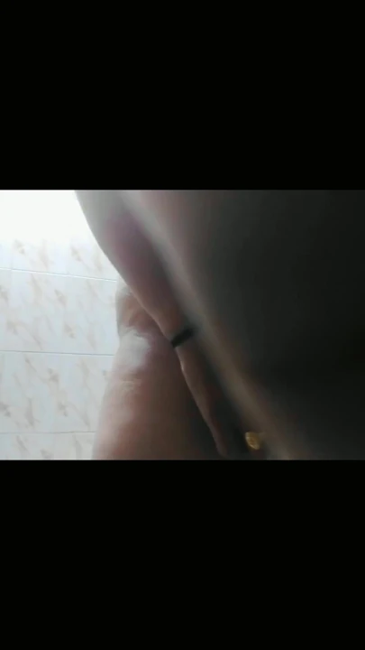 当德弗拍摄时，大胸部 Bindass Bhabhi 在浴室里。 | 短片 1