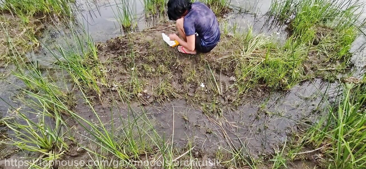 Fucked a bitch in the bushes ! Daddy and the femboy fisherman are dripping with hot cum ! Public hot fuck !