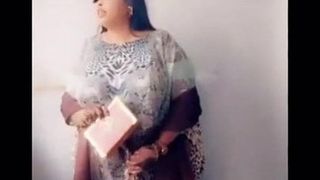 Belle-mère somalienne non nue, gros seins