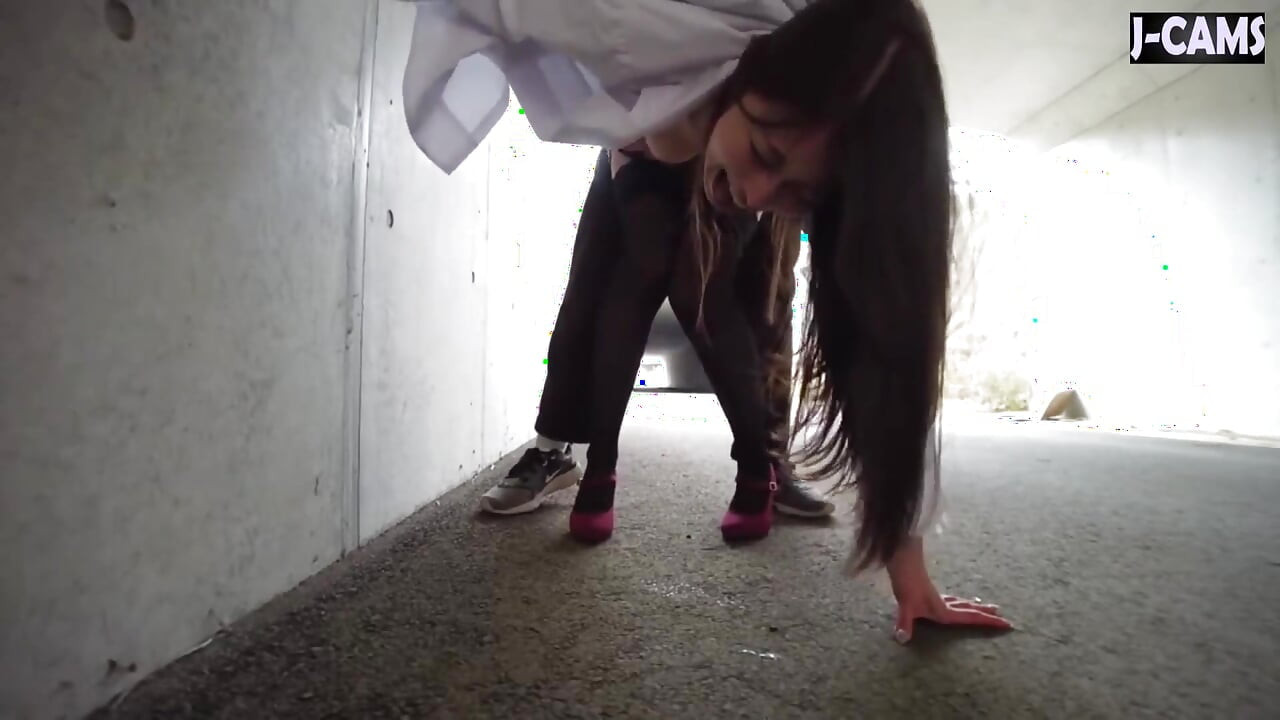 Brincalhona com língua longa provoca lentamente desenhando você com um ep de sorriso travesso 2