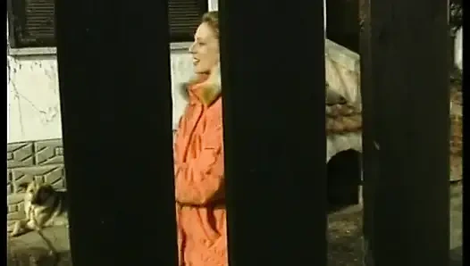 Amatör genç kız kahve içmek için evine geliyor