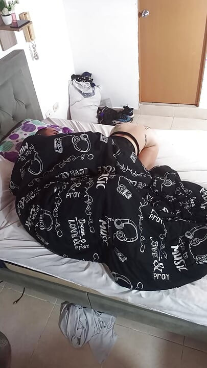 Moj ljubavnik snima video sa mnom.