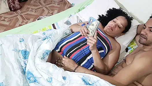 Kocası çalışırken komşumun götüyle sert seks