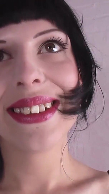 Snažan trenutak iz "Menina gotica fode como uma puta no casting video amador"