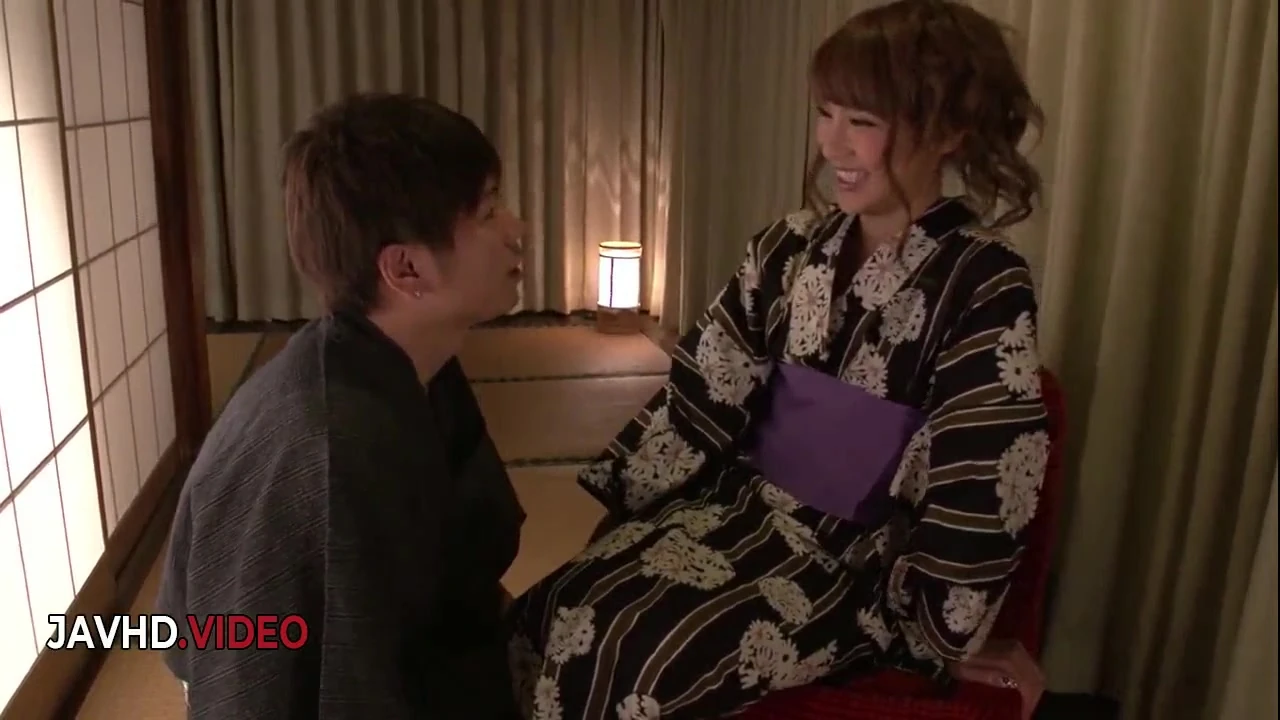 Seductive Asian Princess Anna Anjo Delivering a Mesmerizing Blowjob Performance
