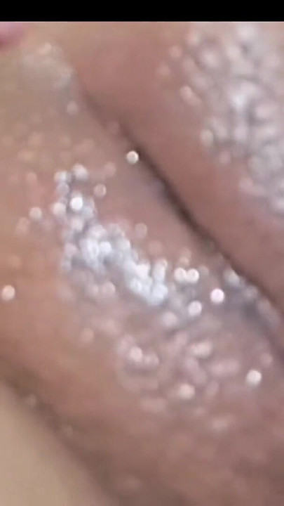 我看着她自慰，然后我从后面走近她，操了她的屁股。 | 短片 3