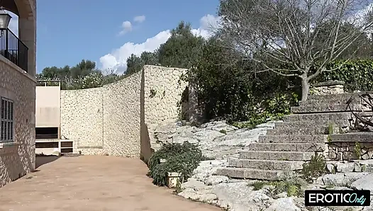 Cinta Saat Bercinta Pertama