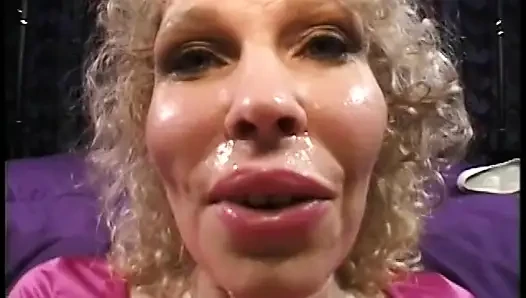 Wild wet sex with mature beauty ends with facial