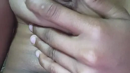 Ateşli hintli kız solo video gerçek ev yapımı Hintli seksi kız
