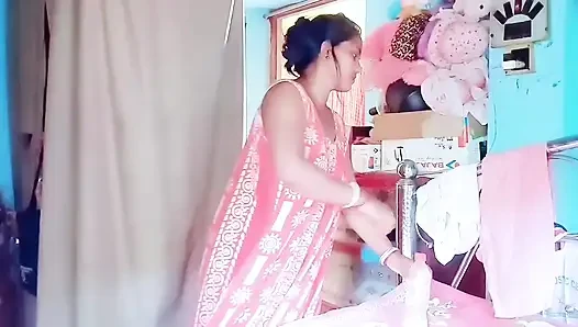 Komal's girlfriend sat on brother-in-law's clothes and started screaming, brother-in-law, you want to see your penis
