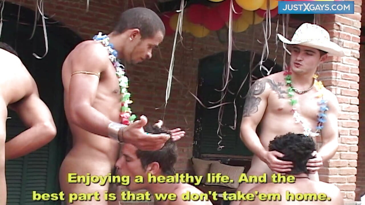 Utomhus knullparty med kåta twinks som älskar att ta det djupt