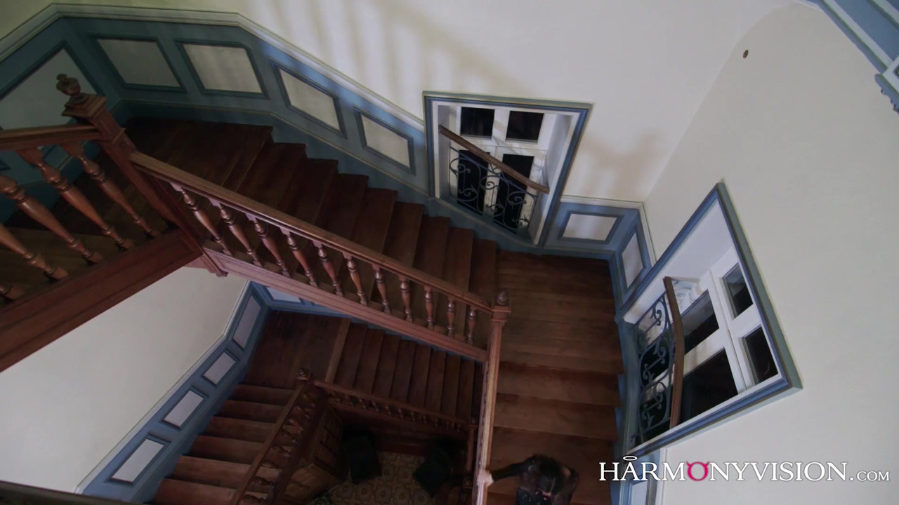 オープンカップルが見事なティーンを3p