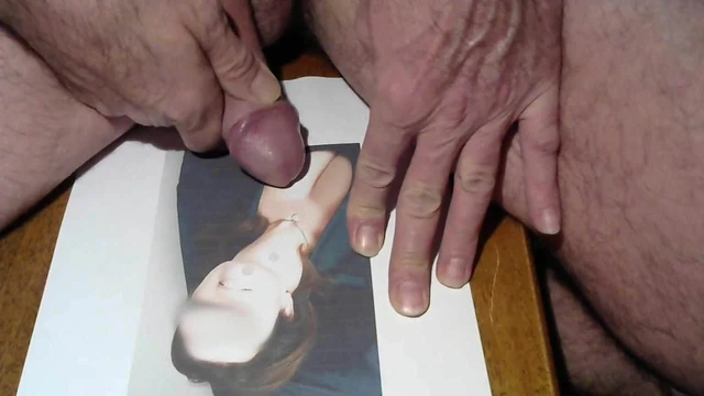 Tribute sur de beaux seins