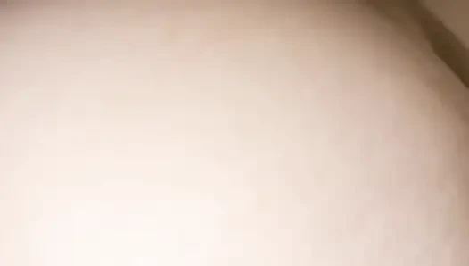 Büyük ve tatlı götlü iri güzel kadın