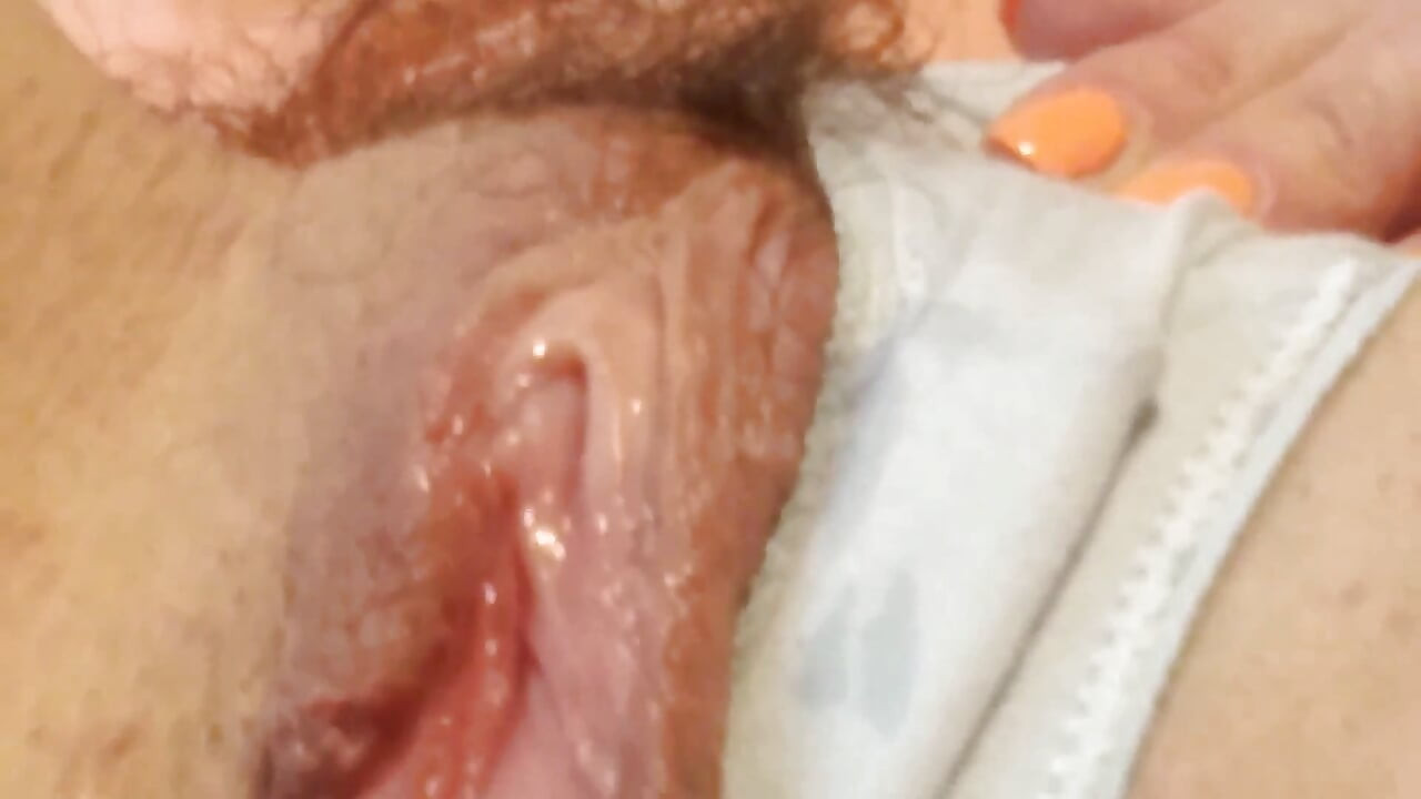 Lábios carnudos de perto muito molhados