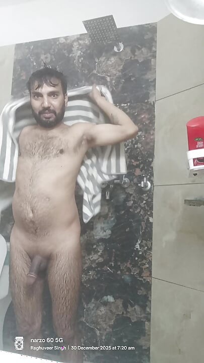 ชาย Desi Rajasthani อินเดียสนุกกับการอาบน้ําและโชว์ช่วยตัวเองกับเจ้าหน้าที่ตํารวจเพื่อนบ้านลุงพ่อปากีสถานครู