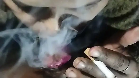 Домашний секс бхабхи Devar, курящая жесткое 🚭 видео