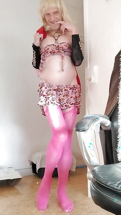 In blonde and naughty pink (part 2)