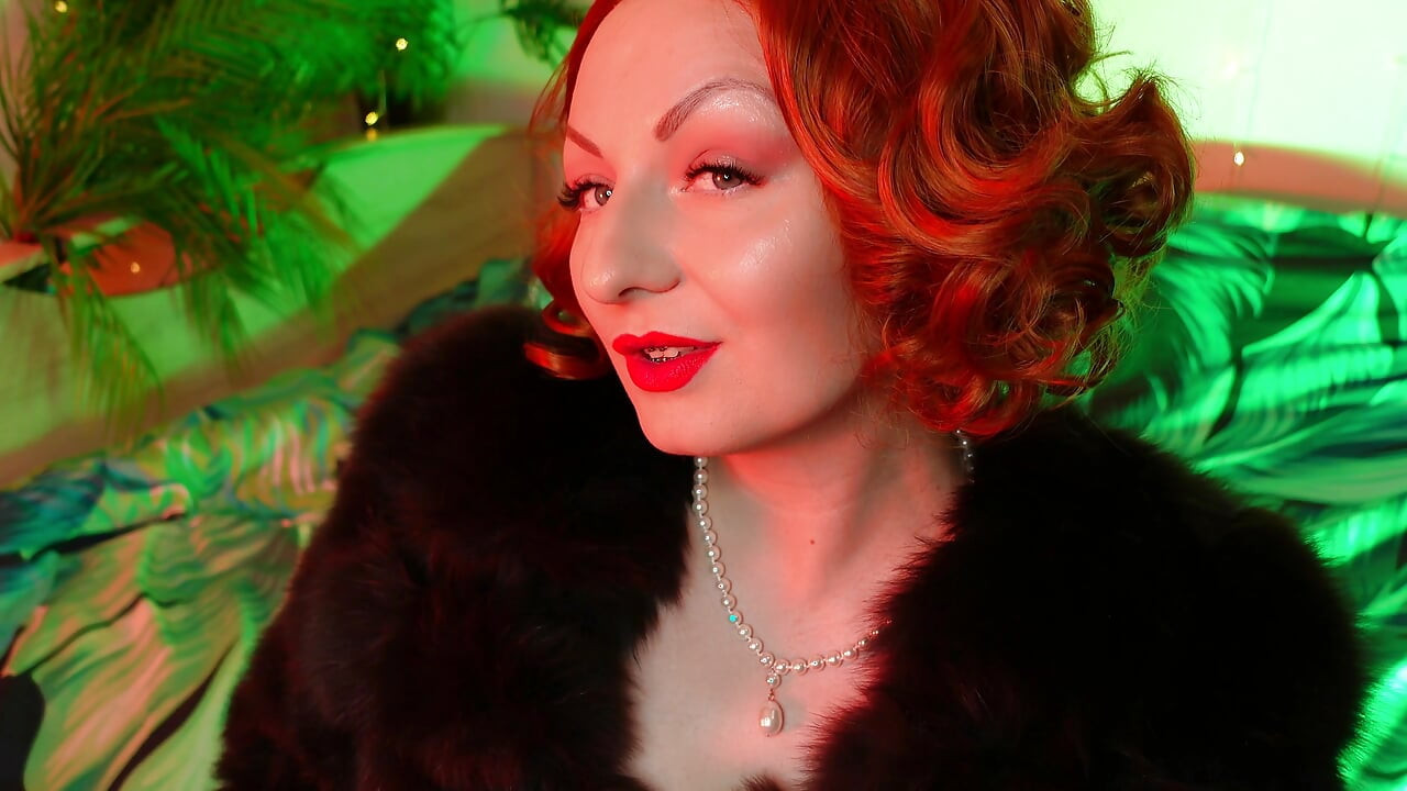 Lipstick fetish video - lady in fur close ups