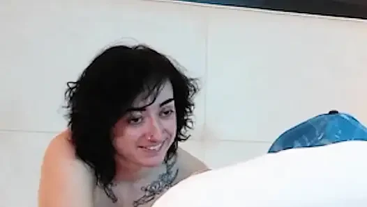 Süper seksi minyon dövmeli genç kız yarak emiyor - derleme 3