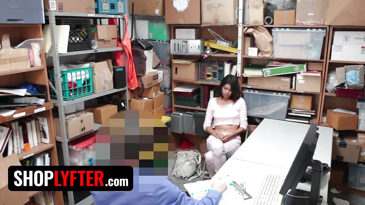 Shoplyfter - Hot Ebony Vixen Kat Arina Gaggs on Officer's Dick to Avoid Troubles with the Law