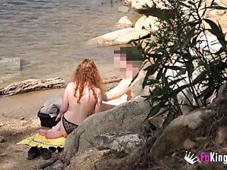 Raccogliere tizi nudi - divertimento nudo in riva al lago con Jade!