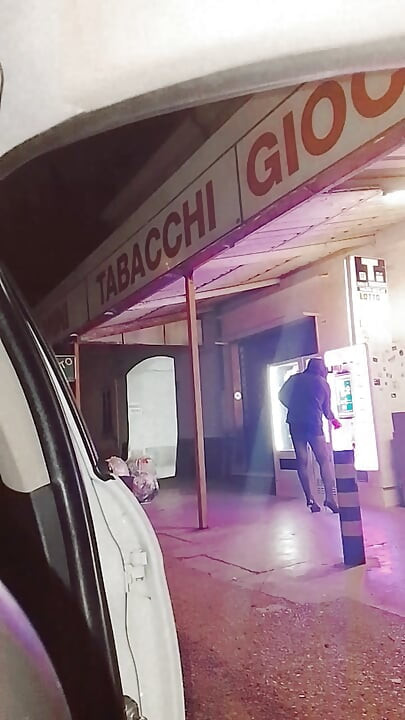 Trav sexy in public