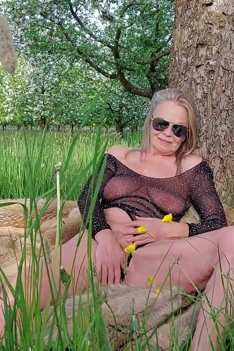 Granny Is Getting off While Masturbating Outside and Screaming!