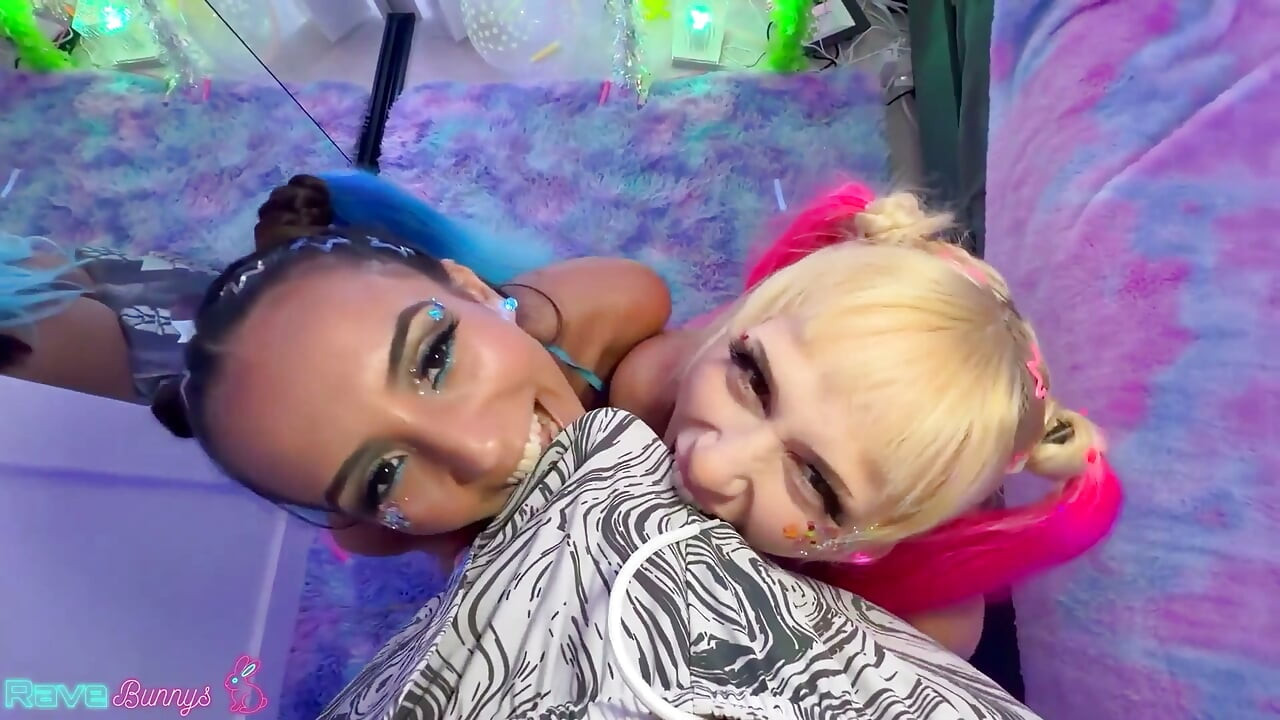 Hannah dan Sasha Makan Penis Brian Saat Gaya Bercinta Mereka - Kandi