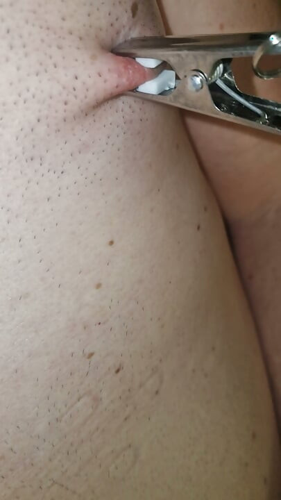 Oiled up_ jerking off big cock_huge cumshot