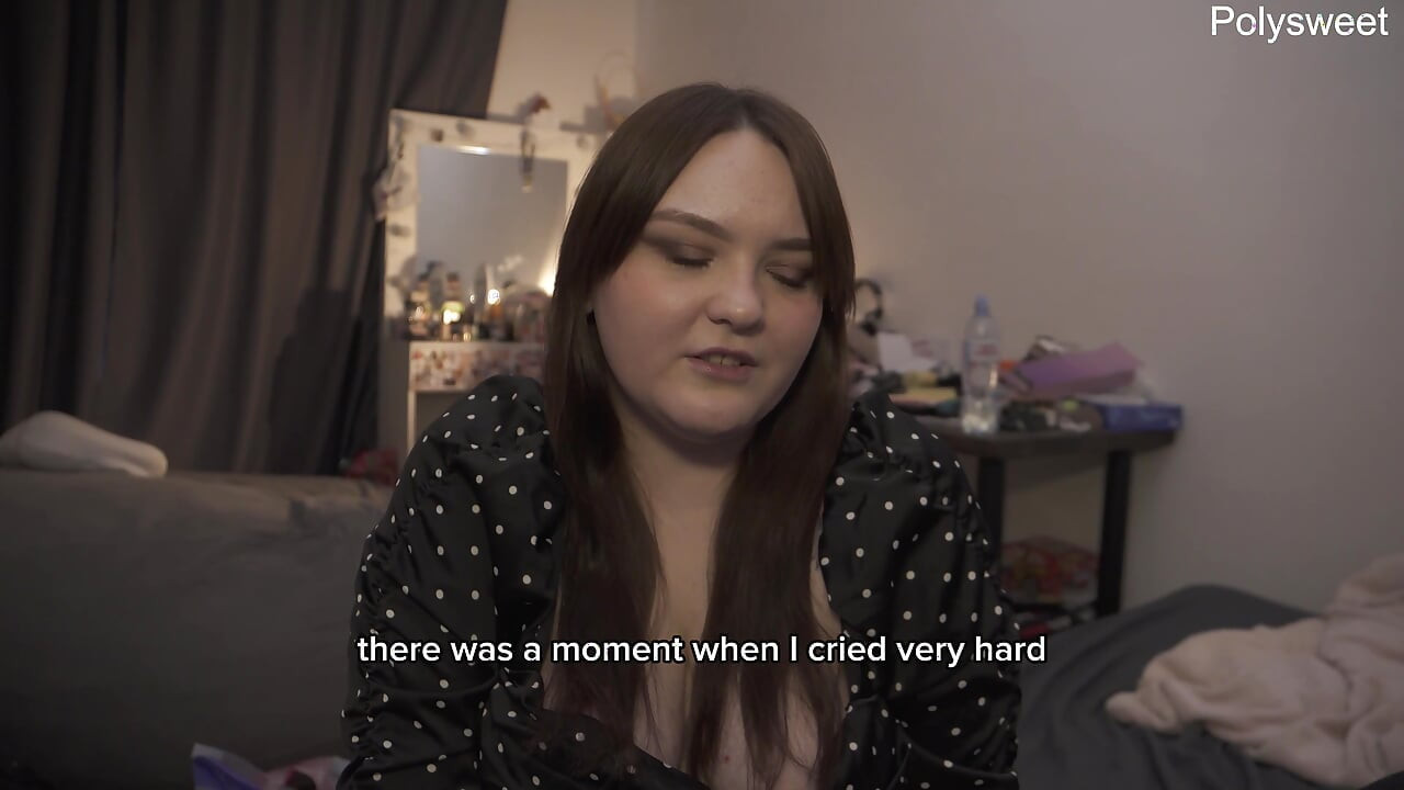 História pornô - Pegging em um trem à noite com uma linda mulher
