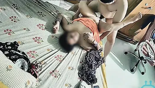 Hintli ev sahibiyle büyük yarakla sikişiyor