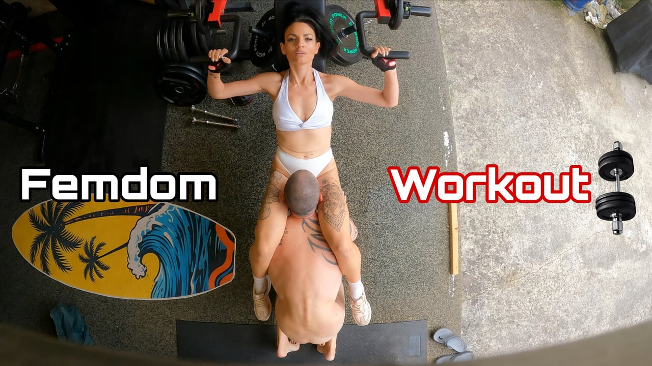 Femdom trening u teretani sa mojim robom
