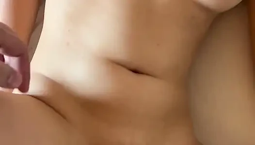 Lulu wild - memek mulus cewek asia ini dientot tanpa ampun