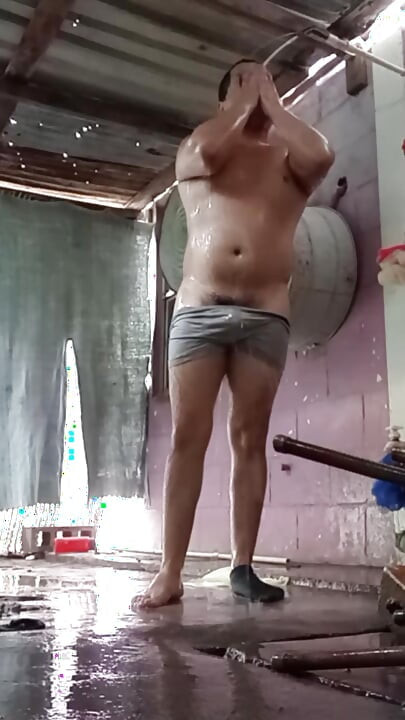 Jesus em boxeador puxando seu pênis 171