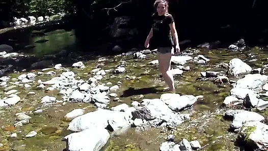 Francesc pertama kali ngentot sama sahabatnya sendiri di luar ruangan