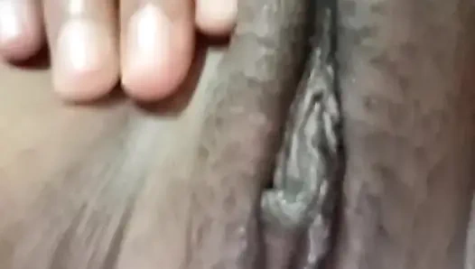Single girl fingering in her pussy and pleasure
