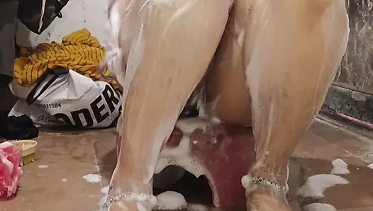 Priya bhabi heiße badeshow