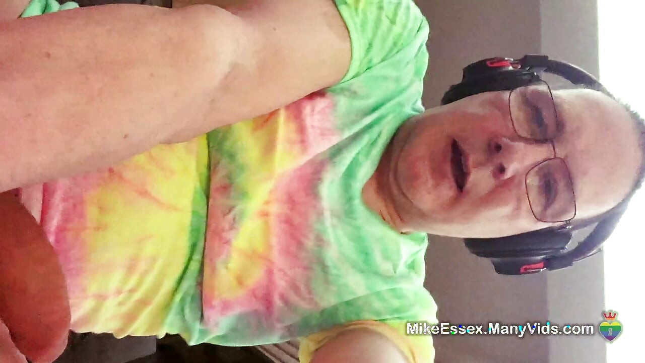 Big dick DILF Mike strokes his cock and rides a big anal dildo